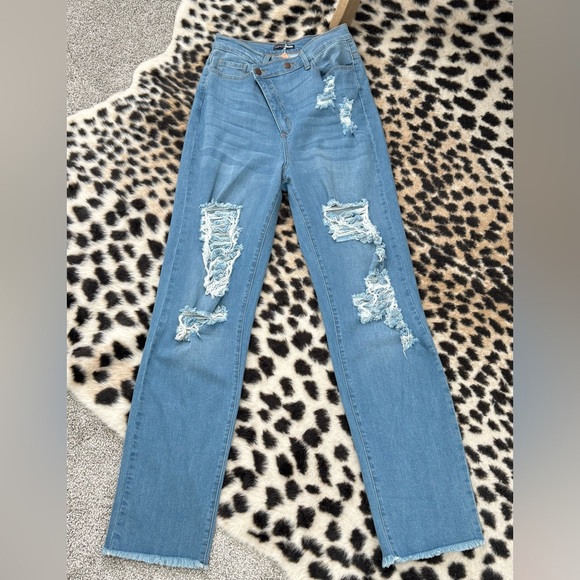Fashion Nova Light Blue Distressed Straight Leg Jeans - Picture 1 of 2